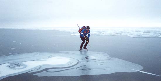 Vättern, ice skating 2003