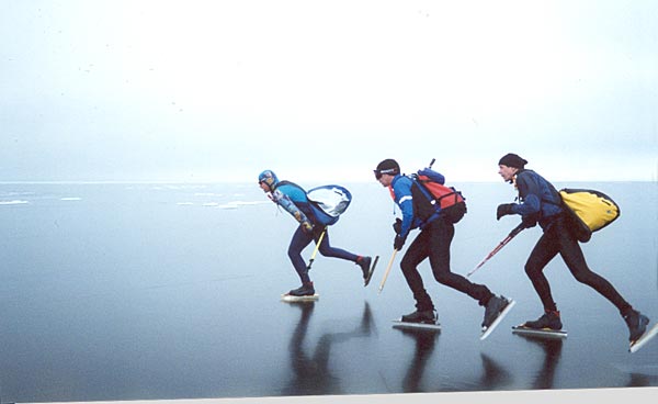 Vättern, ice skating 2003