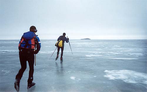 Vättern, ice skating 2003