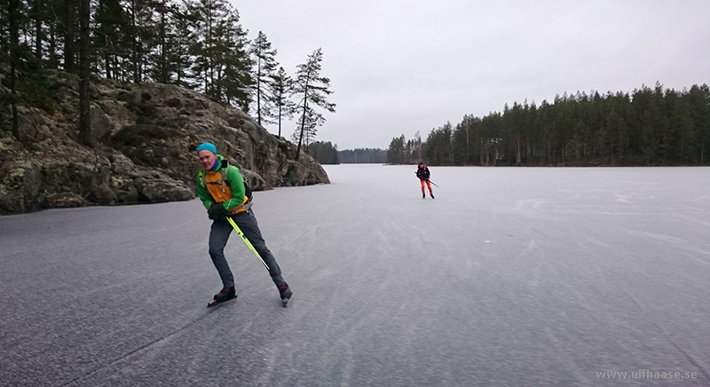 Ice skating the area of Skinnskatteberg