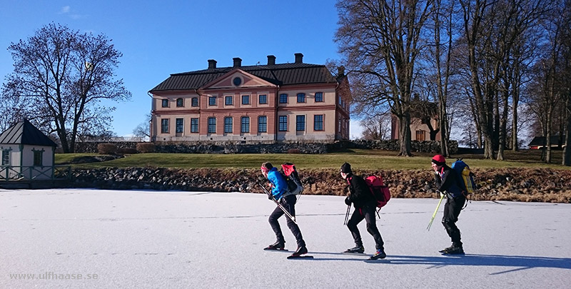 Ice skating on lake Yngaren 2016.