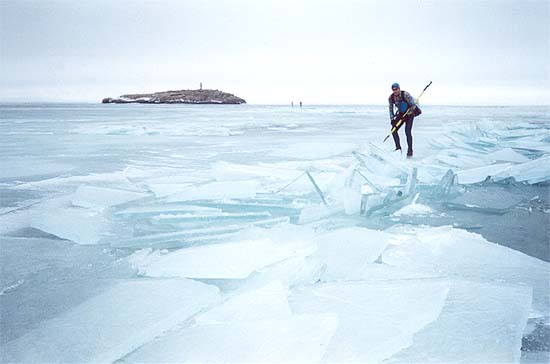 Vättern, ice skating 2003