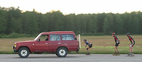 Mirror bus skating, inlines.