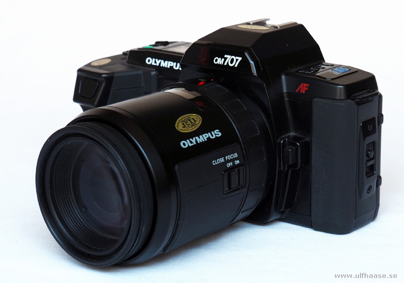 Olympus OM-707 with lens AF Zoom 35-105mm f/3.5-4.5