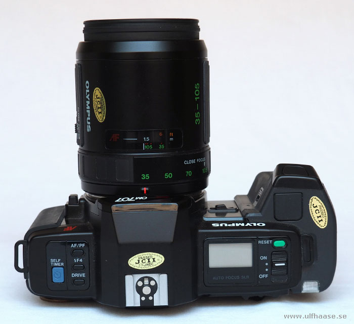 Olympus OM-707 with lens AF Zoom 35-105mm f/3.5-4.5