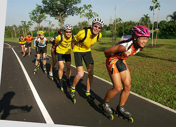 Sandy Snakenberg, inline skating in Singapore