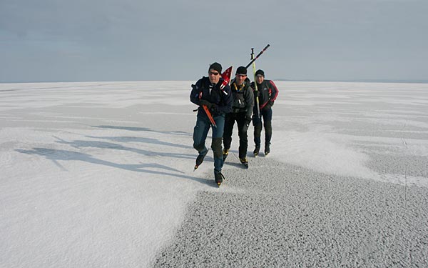 Vättern, ice skating 2006