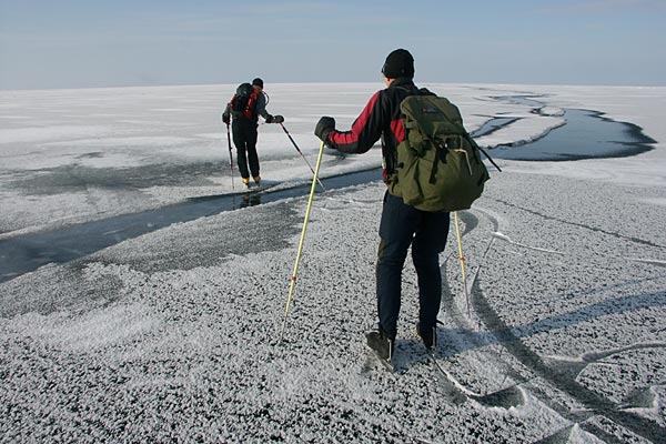 Vättern, ice skating 2006