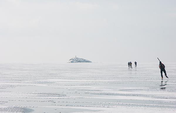 Vättern, ice skating 2006