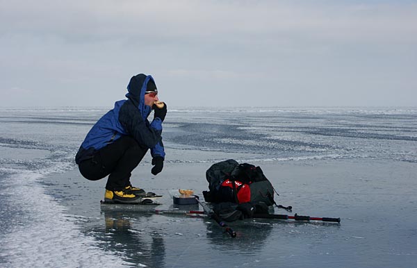 Vättern, ice skating 2006