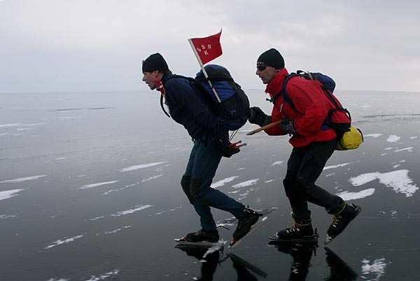 Vättern, ice skating 2006