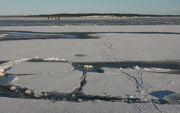 Lake Mälaren, ice skating.