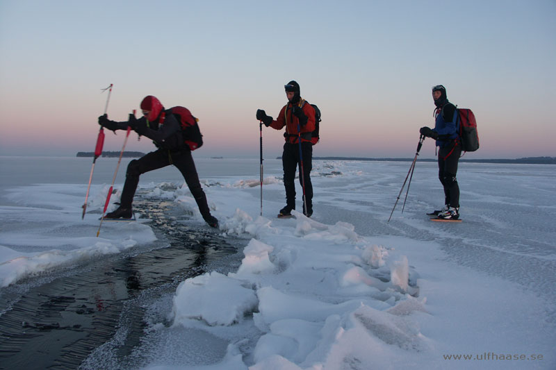 Vättern, ice skating 2011