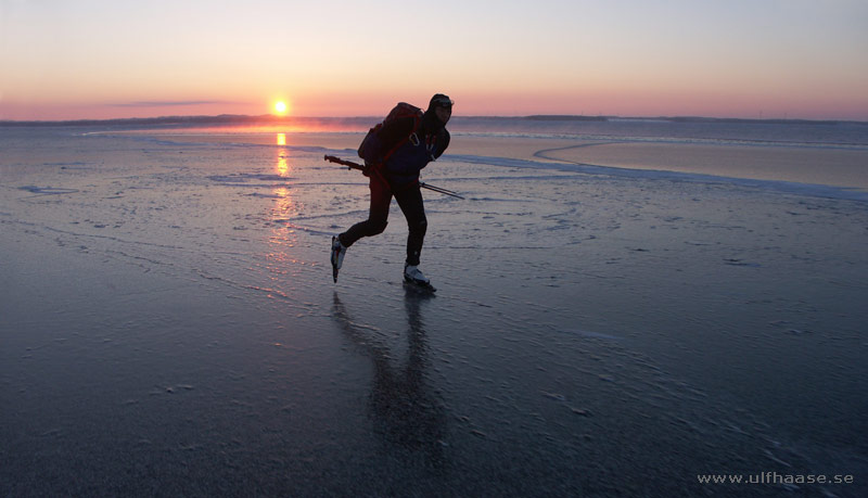 Vättern, ice skating 2011