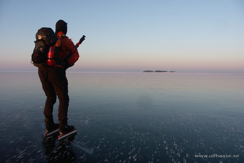 Vättern, ice skating 2011