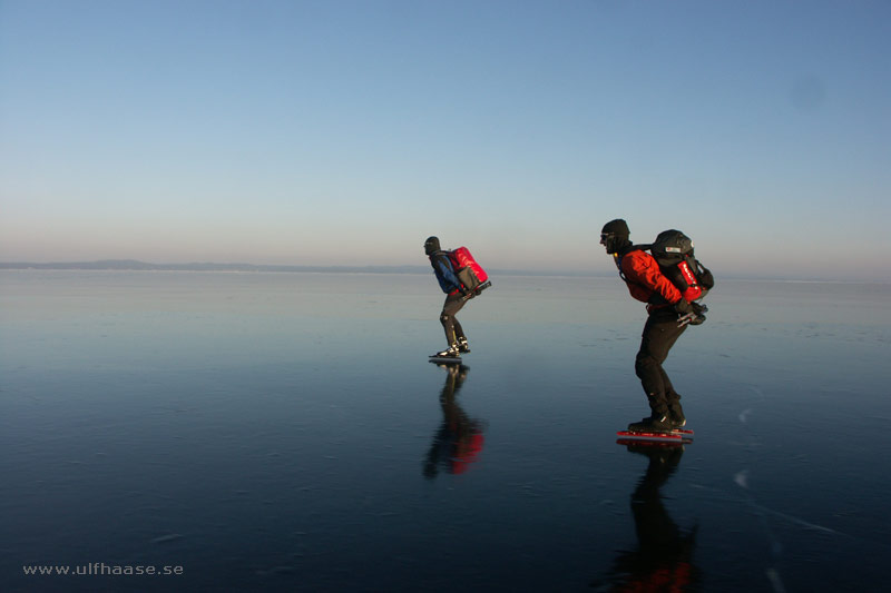 Vättern, ice skating 2011