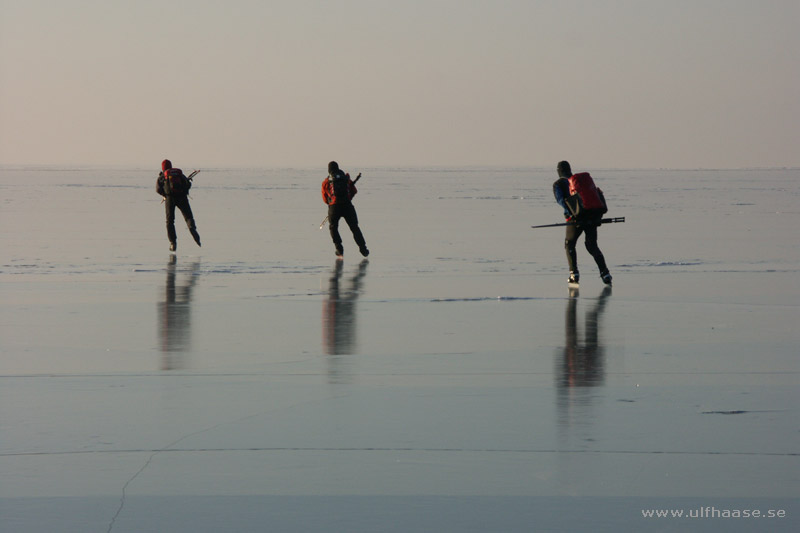 Vättern, ice skating 2011