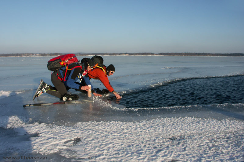 Vättern, ice skating 2011