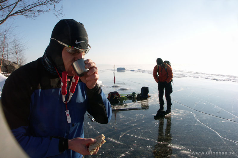 Vättern, ice skating 2011