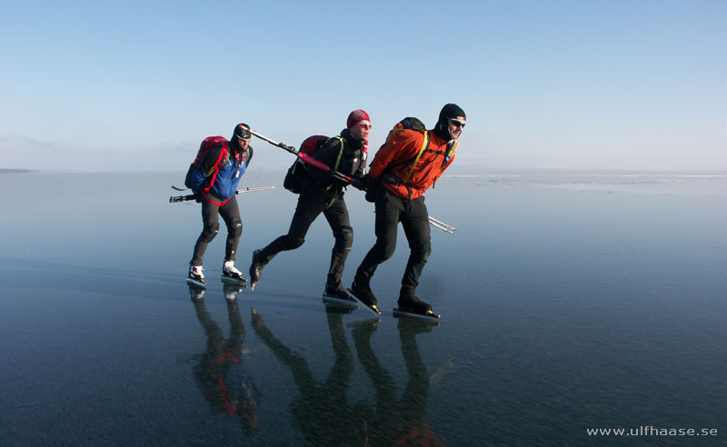 Vättern, ice skating 2011