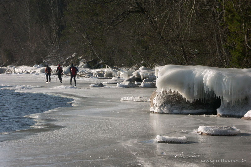 Vättern, ice skating 2011