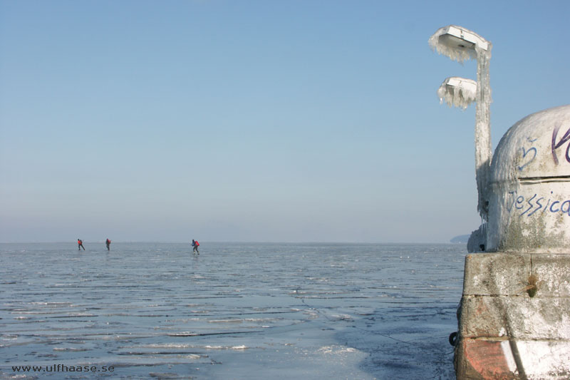 Vättern, ice skating 2011