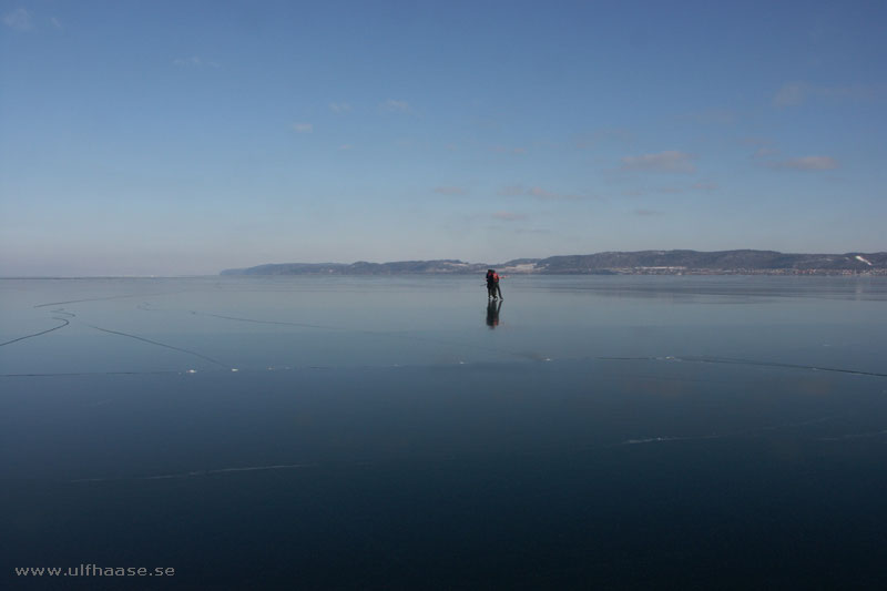 Vättern, ice skating 2011