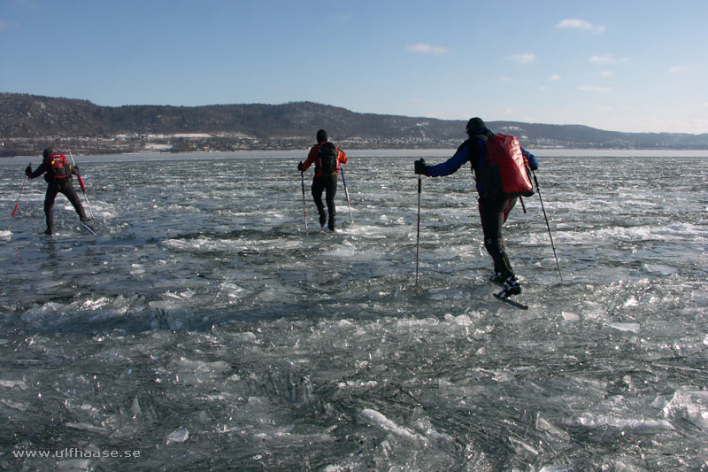 Vättern, ice skating 2011