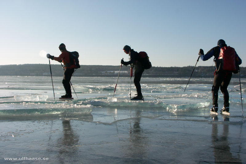 Vättern, ice skating 2011