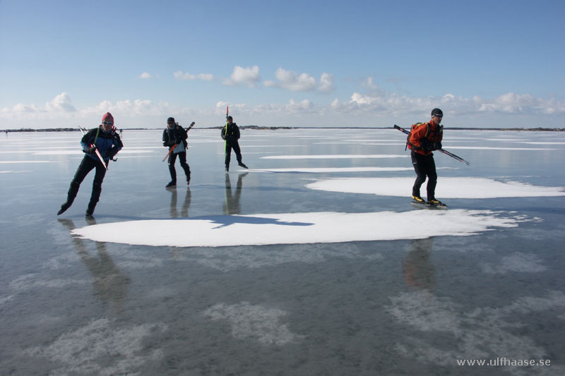 Ice skating in the Stockholm archipelago