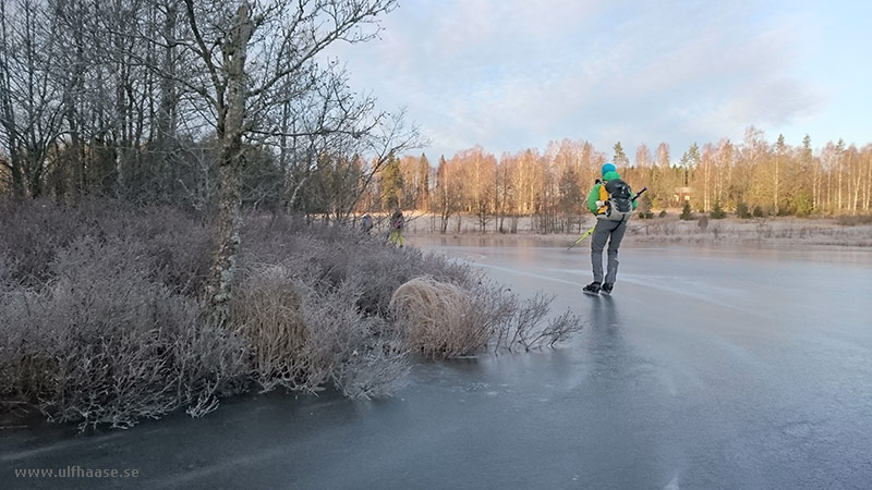 Ice skating the area of Skinnskatteberg