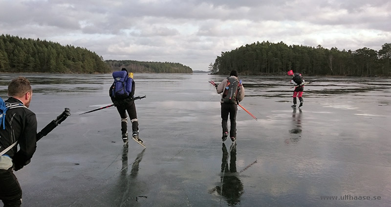 Ice skating on lake Båven 2016.