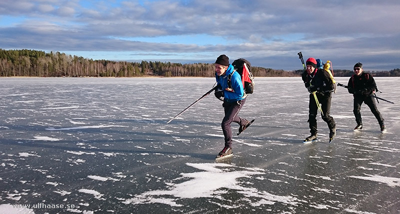 Ice skating on lake Lidsjön 2016.