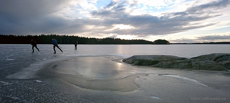 Ice skating on lake Båven 2016.