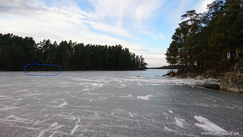 Ice skating on lake Båven 2016.