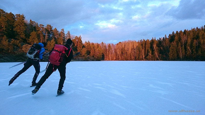 Ice skating on lake Båven 2016.