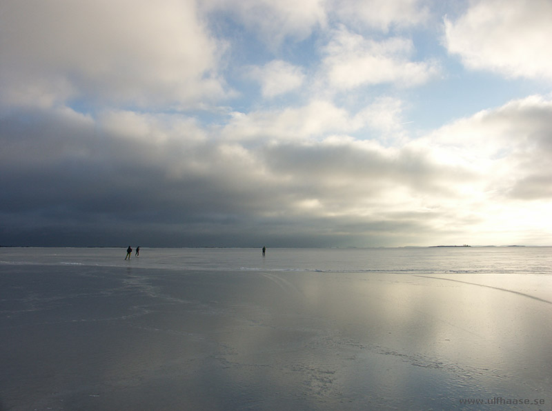 Ice skating in the Stockholm archipelago 2016.