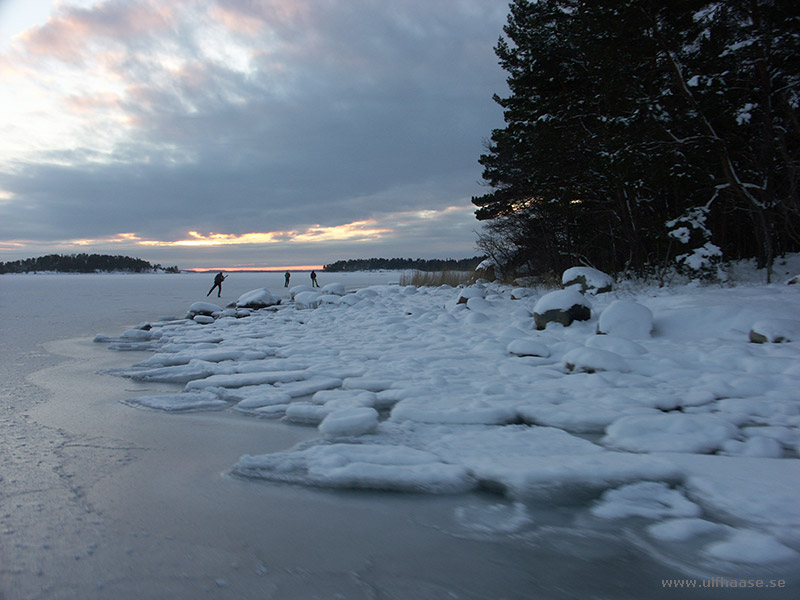 Ice skating in the Stockholm archipelago 2016.