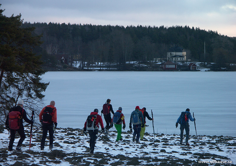 Stora Båvenrundan, ice skating.