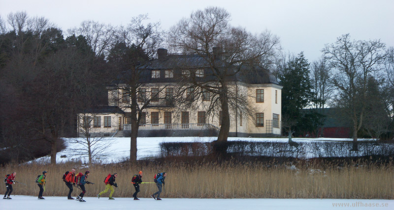 Stora Båvenrundan, ice skating.