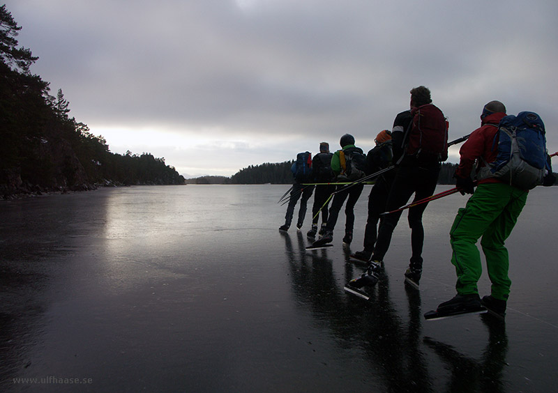 Stora Båvenrundan, ice skating.