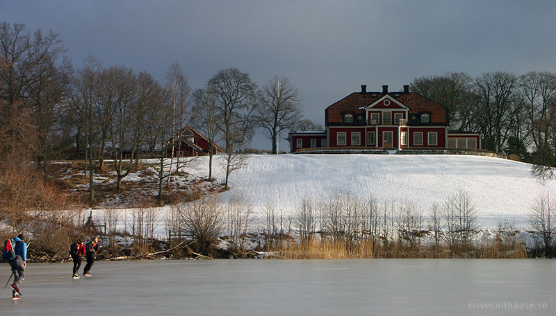 Stora Båvenrundan, ice skating.