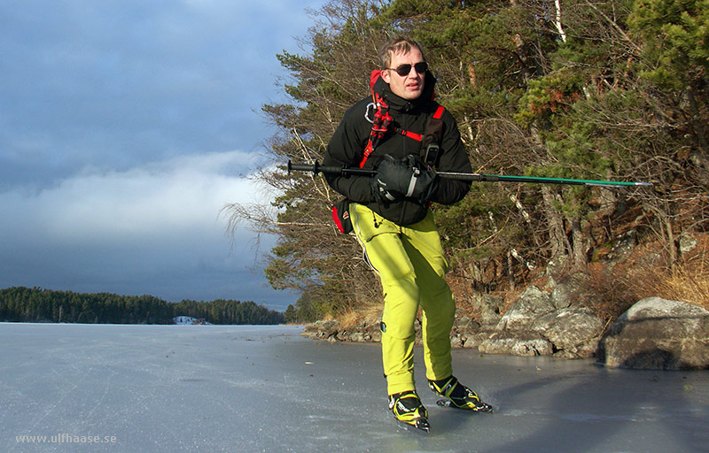 Stora Båvenrundan, ice skating.