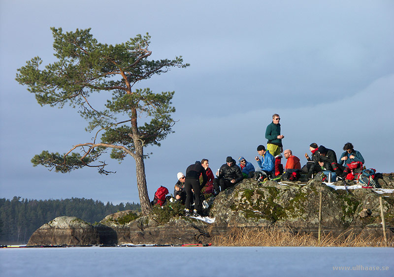 Stora Båvenrundan, ice skating.