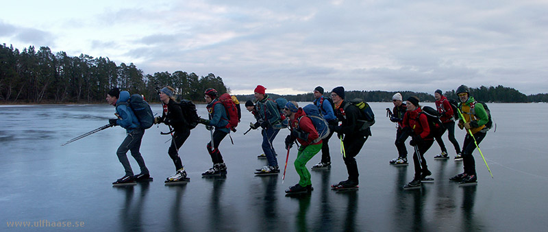 Stora Båvenrundan, ice skating.