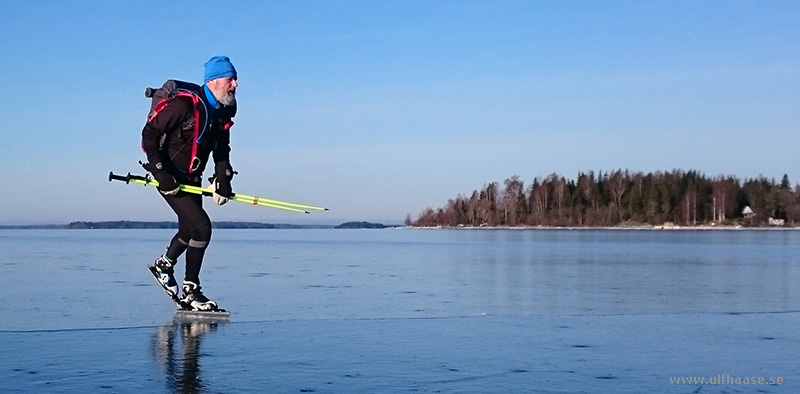 Ice skating in the Stockholm archipelago, Singöfjärden and Galtfjärden.