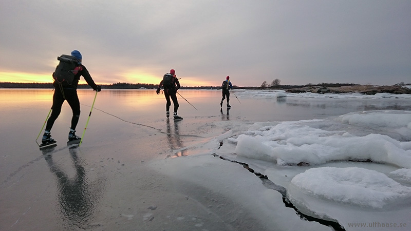 Ice skating in the Stockholm archipelago, Singöfjärden and Galtfjärden.