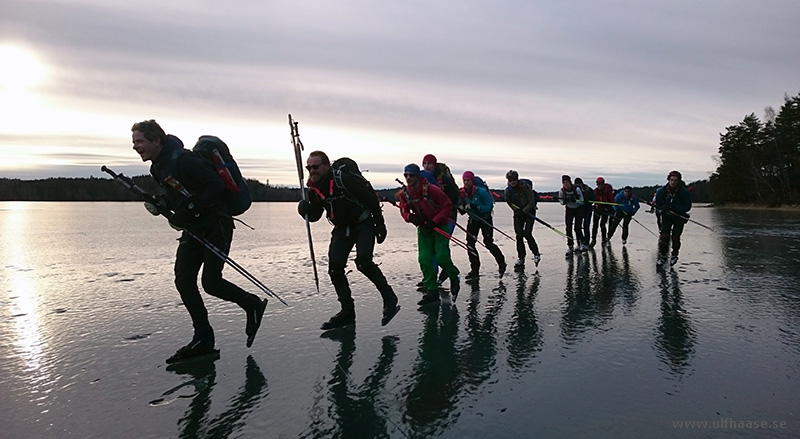 Ice skating on Hövern, Lången, Borken, Såken, Vindommen, Storsjön and Rammen.