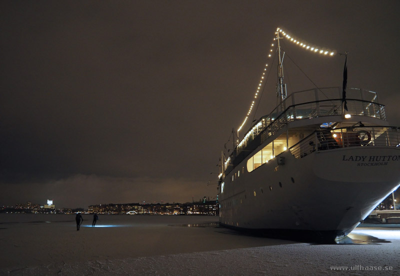 Ice skating in Stockholm city, Riddarfjården